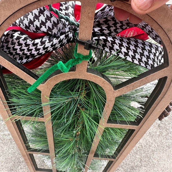 Festive Red and Black Holiday Swag - Picture 11 of 11